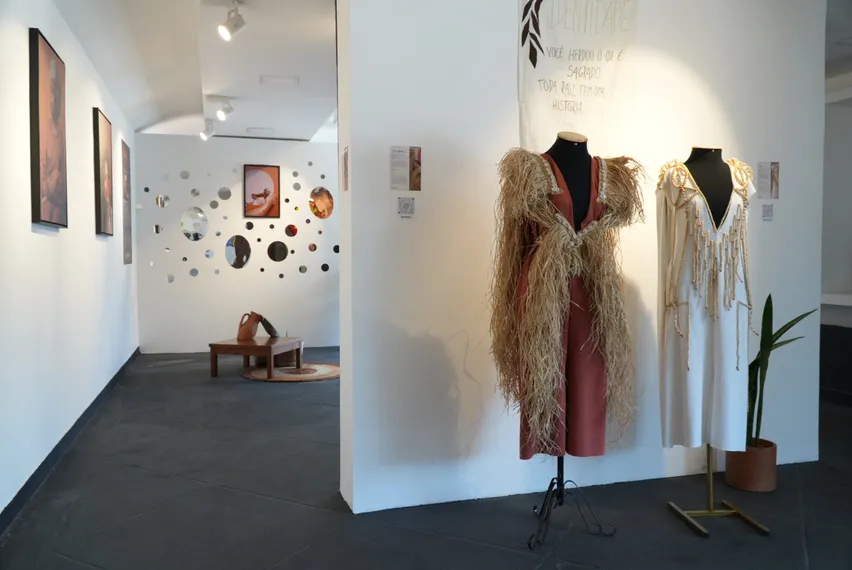 Exposição ‘Raízes da Beleza’ está aberta para visitação na Casa das Artes em São Gonçalo