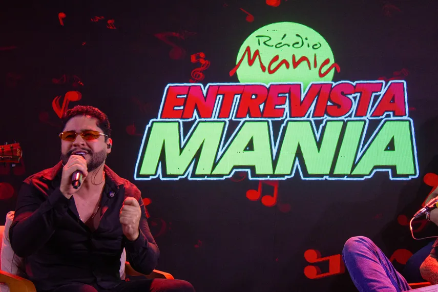 Ícaro Moraes se apresenta na Rádio Mania e anuncia quatro DVDs inéditos