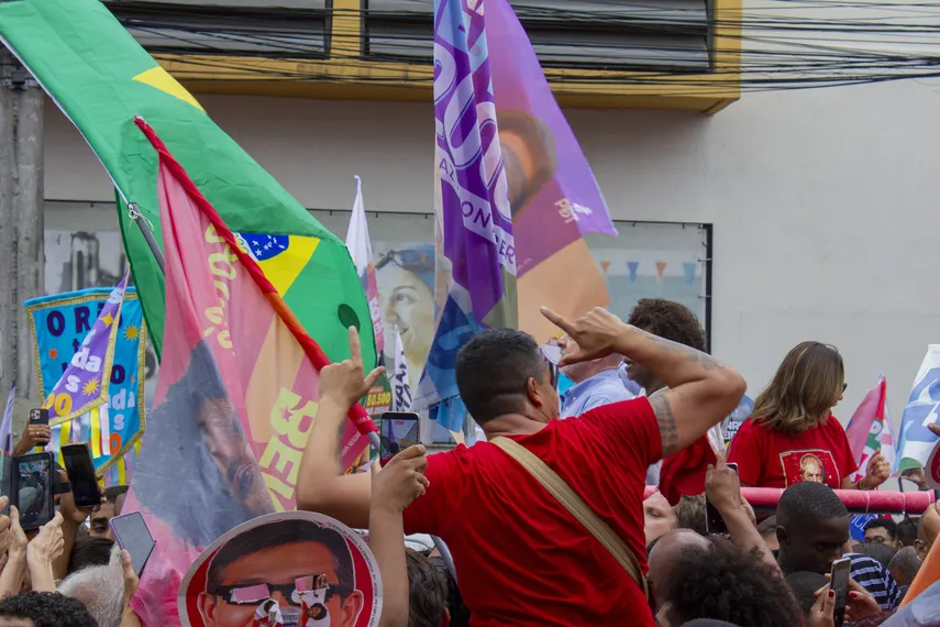 Lula participa de ato político e reúne multidão no Centro de São Gonçalo
