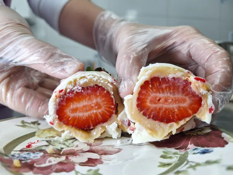 Morango Cravejado: nova febre conquista as confeitarias de São Gonçalo
