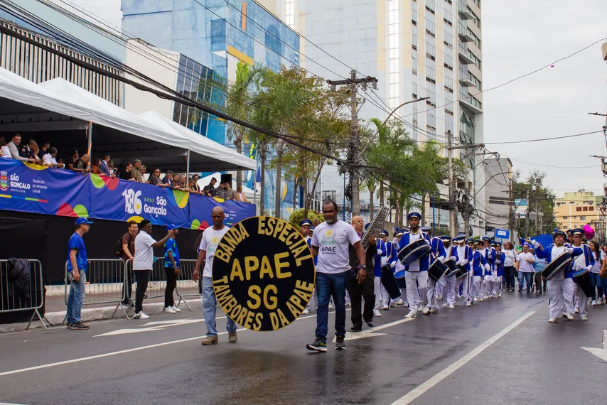 São Gonçalo comemora aniversário de 136 anos com tradicional desfile no centro da cidade