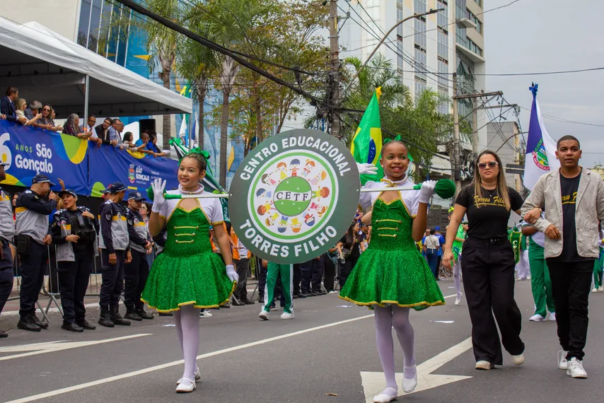 São Gonçalo comemora aniversário de 136 anos com tradicional desfile no centro da cidade