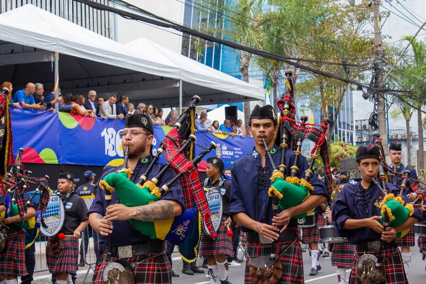 São Gonçalo comemora aniversário de 136 anos com tradicional desfile no centro da cidade