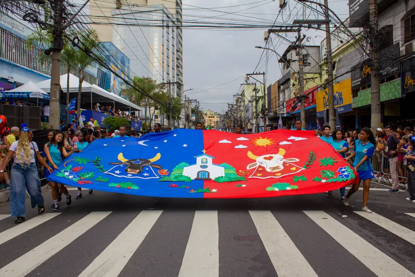 São Gonçalo comemora aniversário de 136 anos com tradicional desfile no centro da cidade