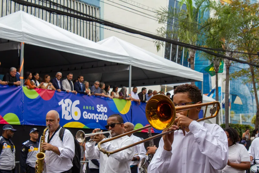 São Gonçalo comemora aniversário de 136 anos com tradicional desfile no centro da cidade