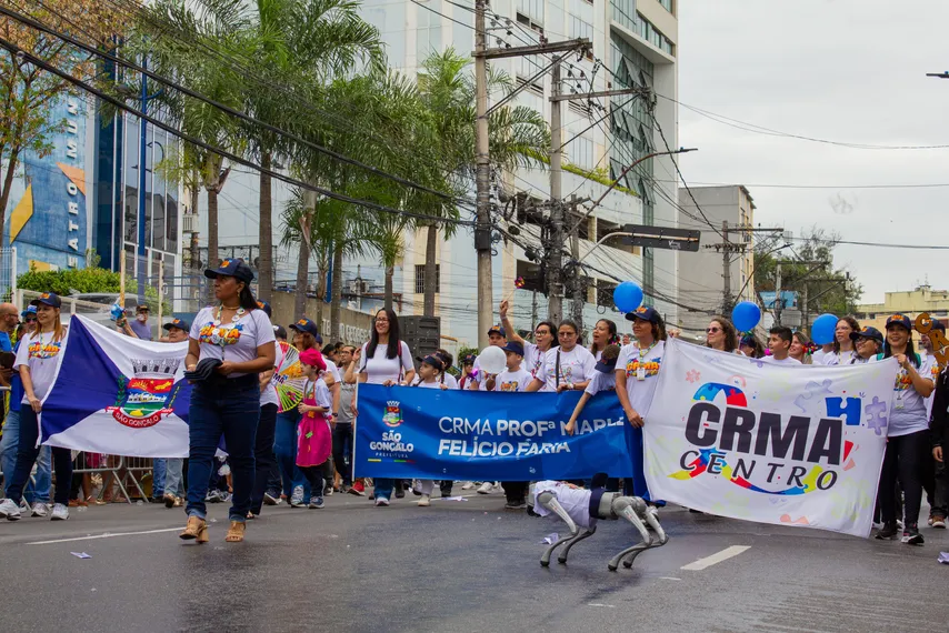 São Gonçalo comemora aniversário de 136 anos com tradicional desfile no centro da cidade