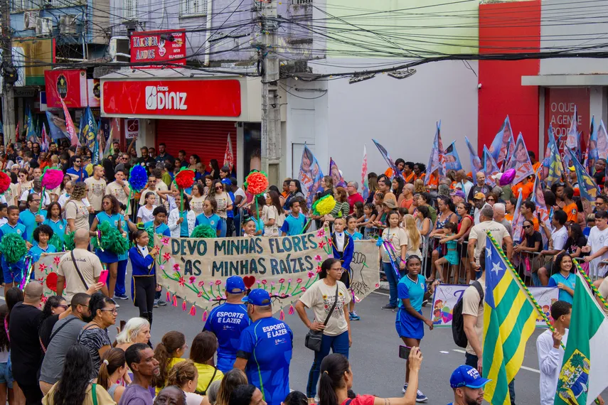 São Gonçalo comemora aniversário de 136 anos com tradicional desfile no centro da cidade