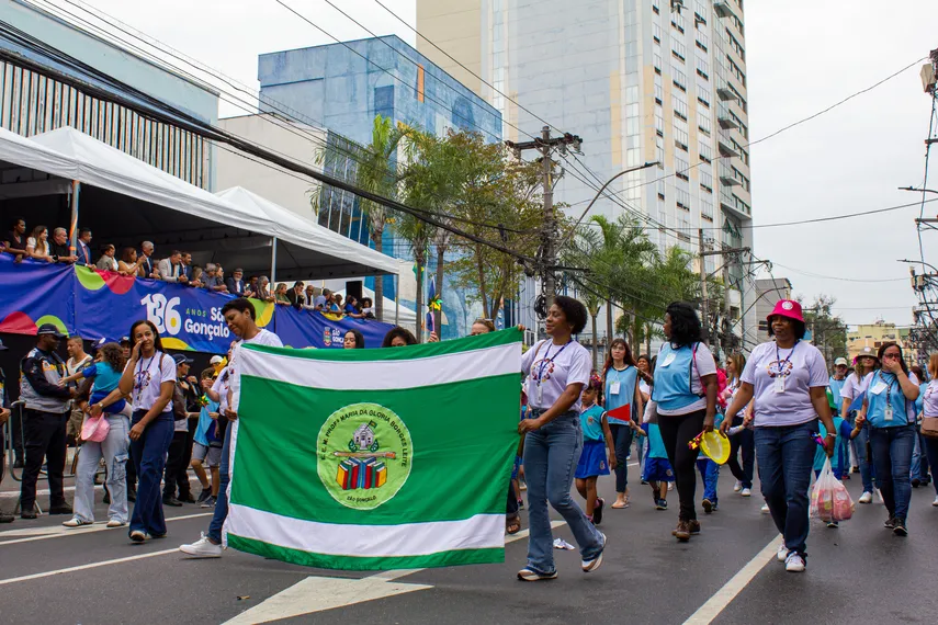 São Gonçalo comemora aniversário de 136 anos com tradicional desfile no centro da cidade