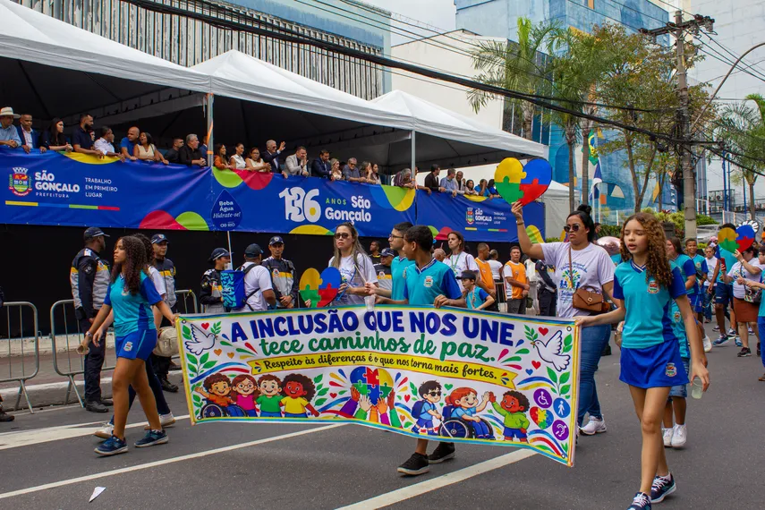 São Gonçalo comemora aniversário de 136 anos com tradicional desfile no centro da cidade