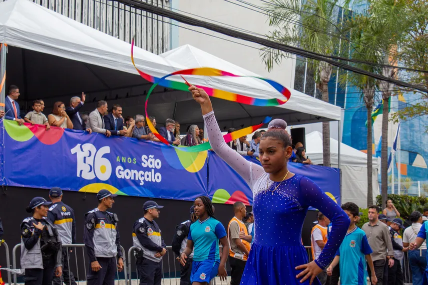 São Gonçalo comemora aniversário de 136 anos com tradicional desfile no centro da cidade