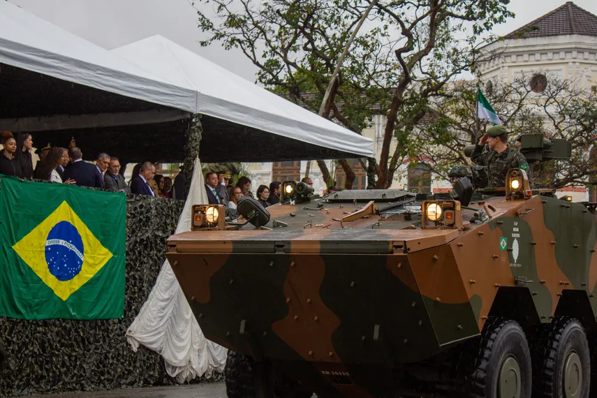 Tradicional desfile cívico-militar marca feriado de 7 de Setembro em Niterói; confira fotos