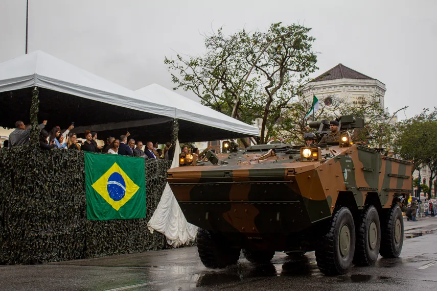 Tradicional desfile cívico-militar marca feriado de 7 de Setembro em Niterói; confira fotos