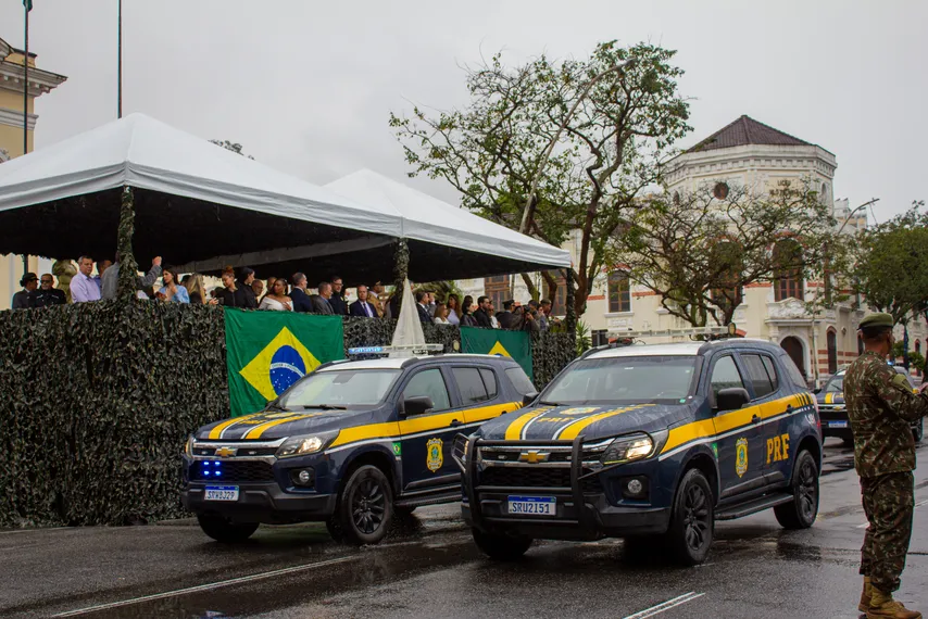 Tradicional desfile cívico-militar marca feriado de 7 de Setembro em Niterói; confira fotos