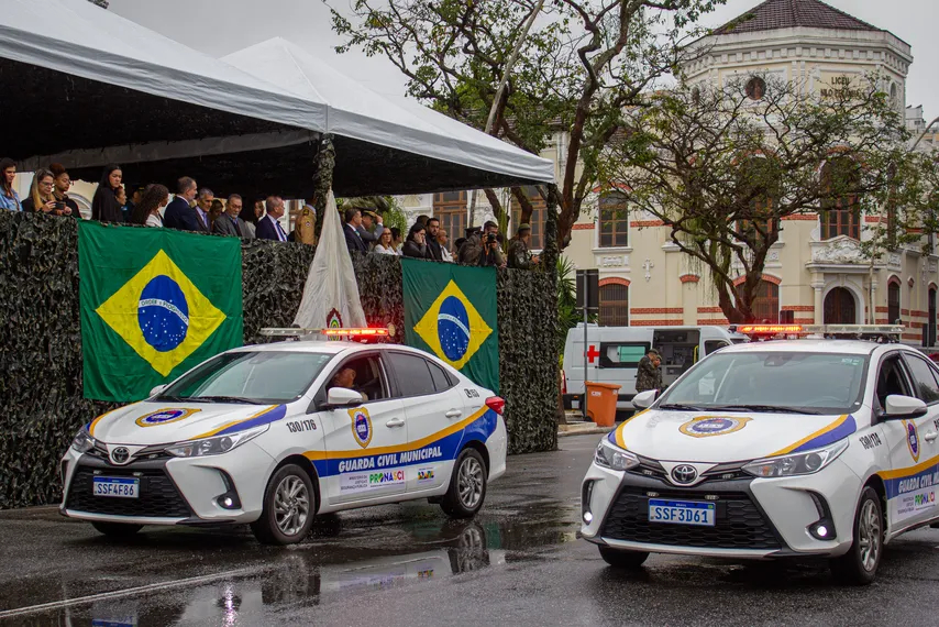 Tradicional desfile cívico-militar marca feriado de 7 de Setembro em Niterói; confira fotos