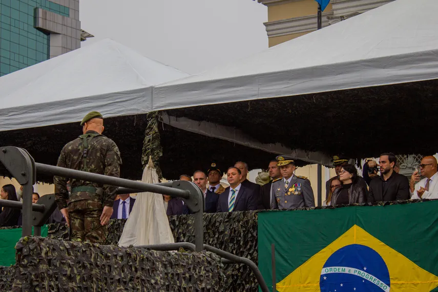 Tradicional desfile cívico-militar marca feriado de 7 de Setembro em Niterói; confira fotos