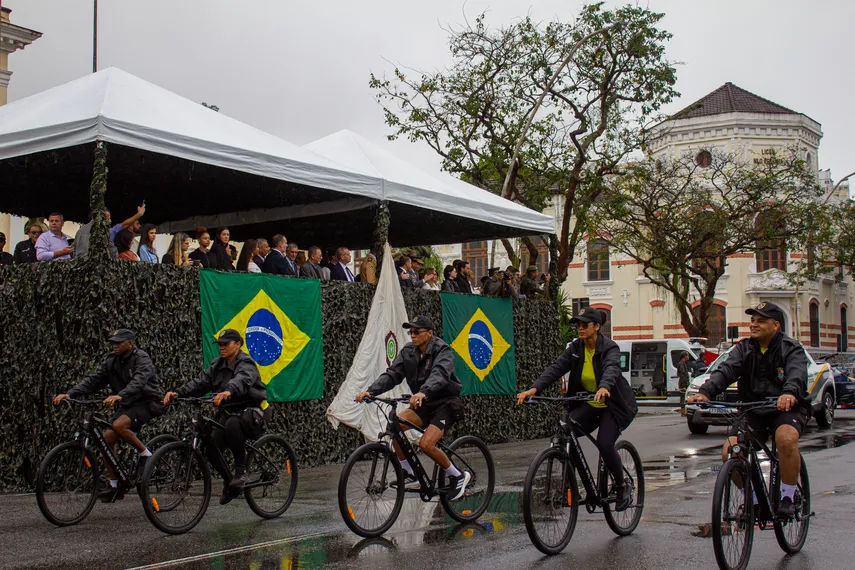 Tradicional desfile cívico-militar marca feriado de 7 de Setembro em Niterói; confira fotos