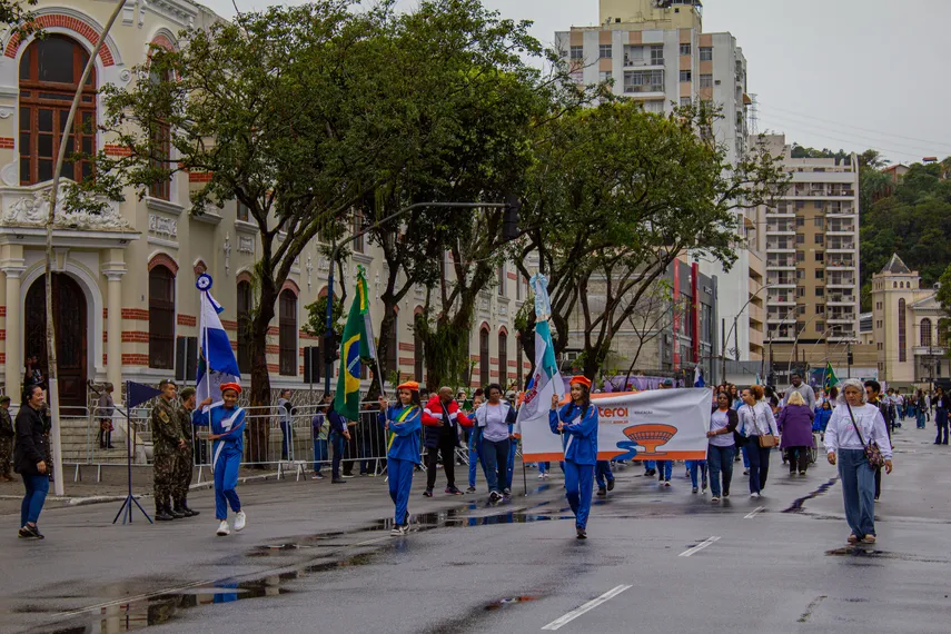 Tradicional desfile cívico-militar marca feriado de 7 de Setembro em Niterói; confira fotos