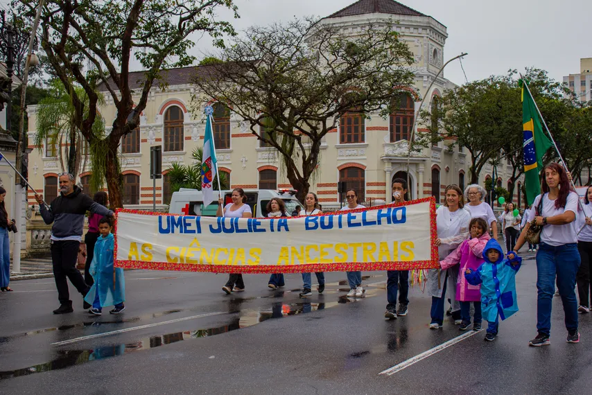 Tradicional desfile cívico-militar marca feriado de 7 de Setembro em Niterói; confira fotos