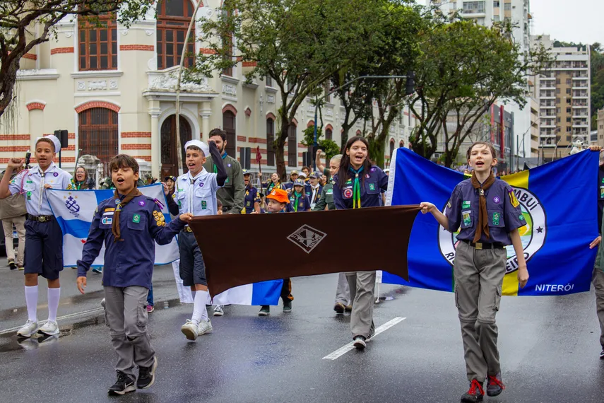 Tradicional desfile cívico-militar marca feriado de 7 de Setembro em Niterói; confira fotos
