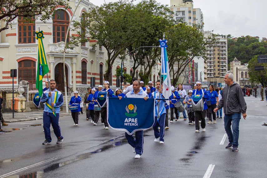 Tradicional desfile cívico-militar marca feriado de 7 de Setembro em Niterói; confira fotos