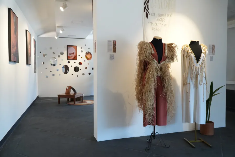 Exposição ‘Raízes da Beleza’ está aberta para visitação na Casa das Artes em São Gonçalo