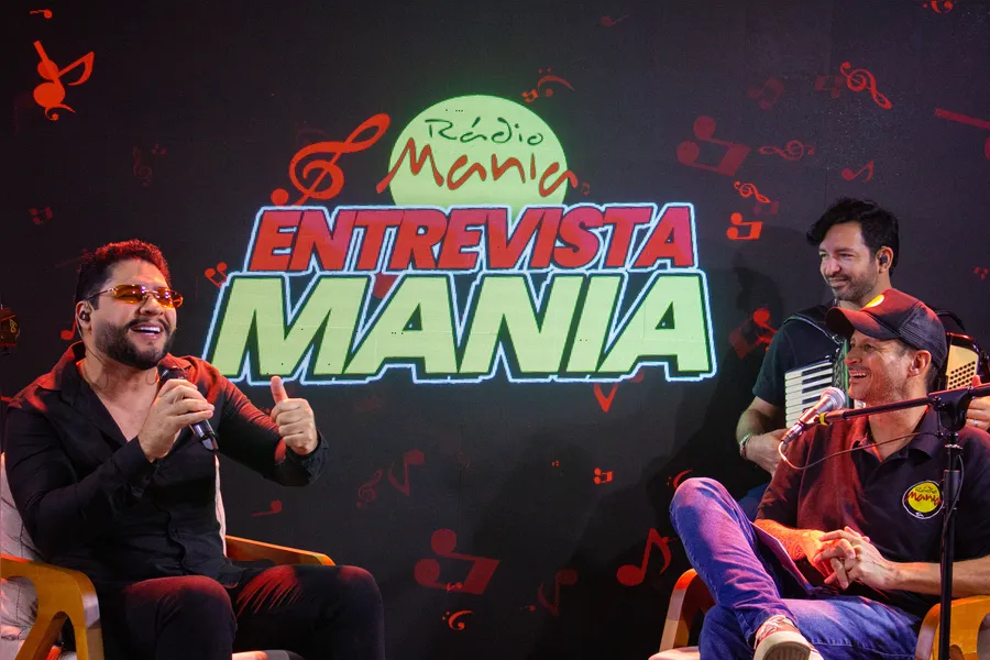 Ícaro Moraes se apresenta na Rádio Mania e anuncia quatro DVDs inéditos