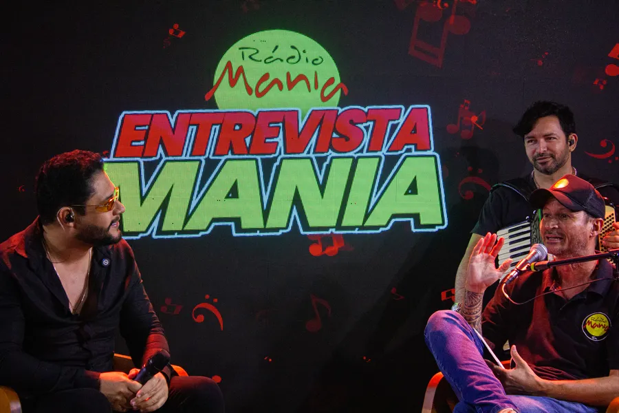 Ícaro Moraes se apresenta na Rádio Mania e anuncia quatro DVDs inéditos