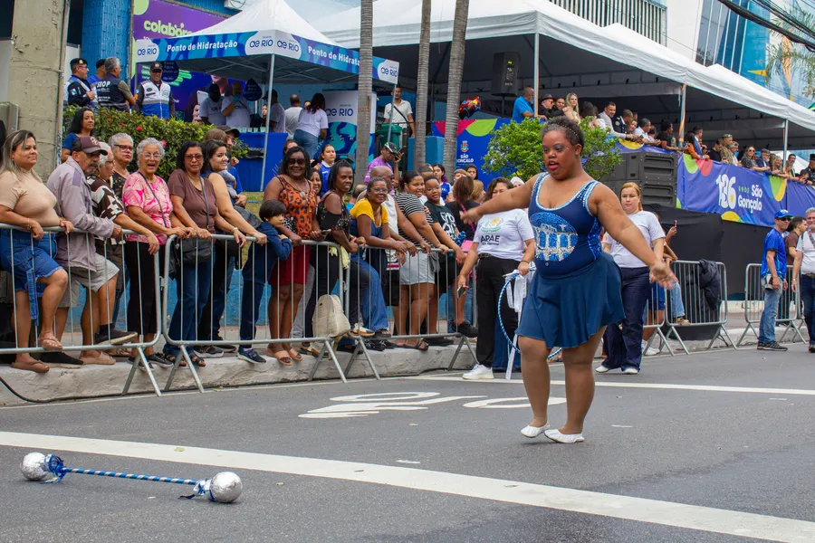 São Gonçalo comemora aniversário de 136 anos com tradicional desfile no centro da cidade