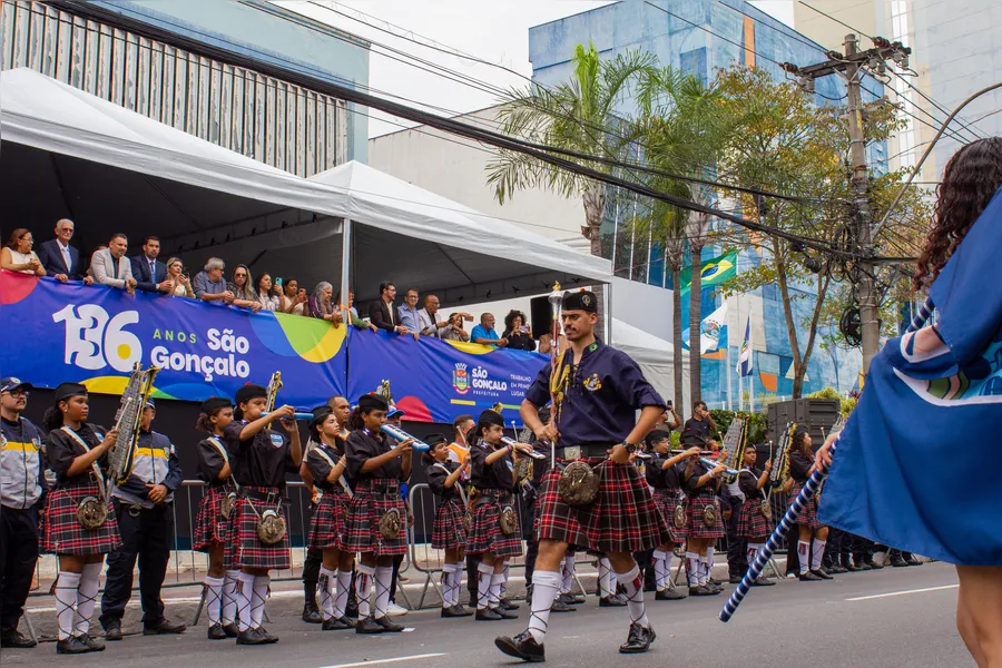 São Gonçalo comemora aniversário de 136 anos com tradicional desfile no centro da cidade