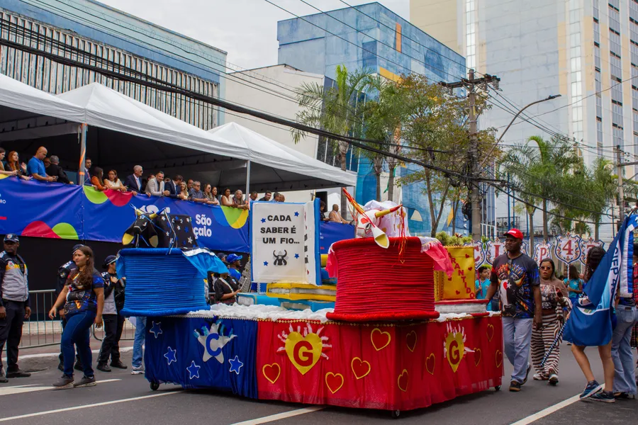 São Gonçalo comemora aniversário de 136 anos com tradicional desfile no centro da cidade