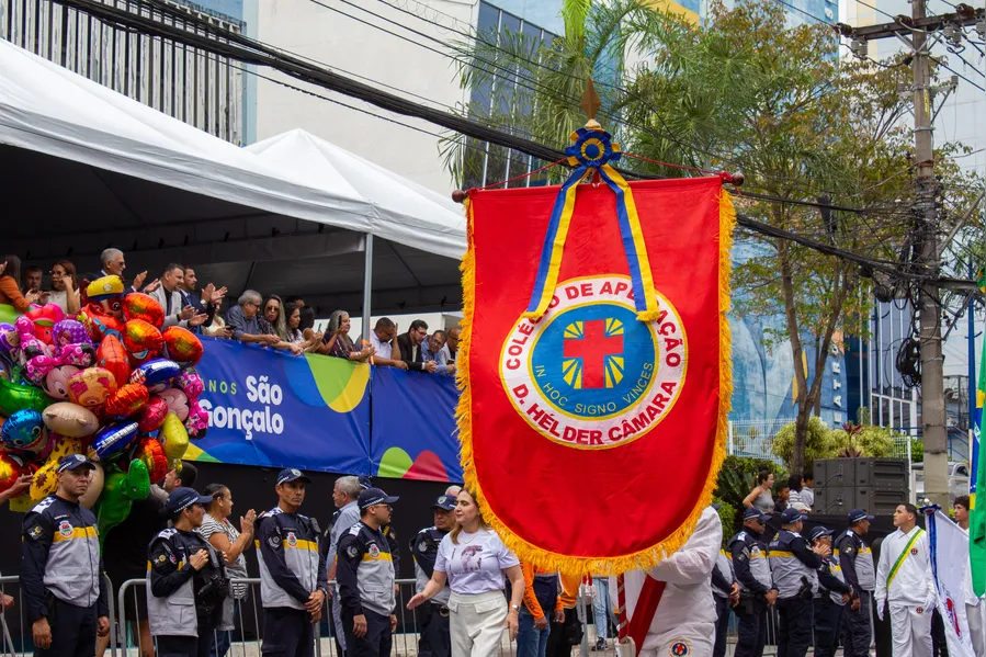 São Gonçalo comemora aniversário de 136 anos com tradicional desfile no centro da cidade