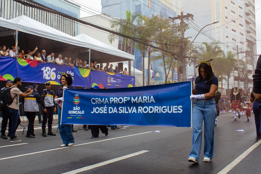 São Gonçalo comemora aniversário de 136 anos com tradicional desfile no centro da cidade