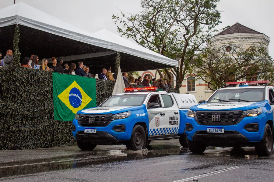 Tradicional desfile cívico-militar marca feriado de 7 de Setembro em Niterói; confira fotos