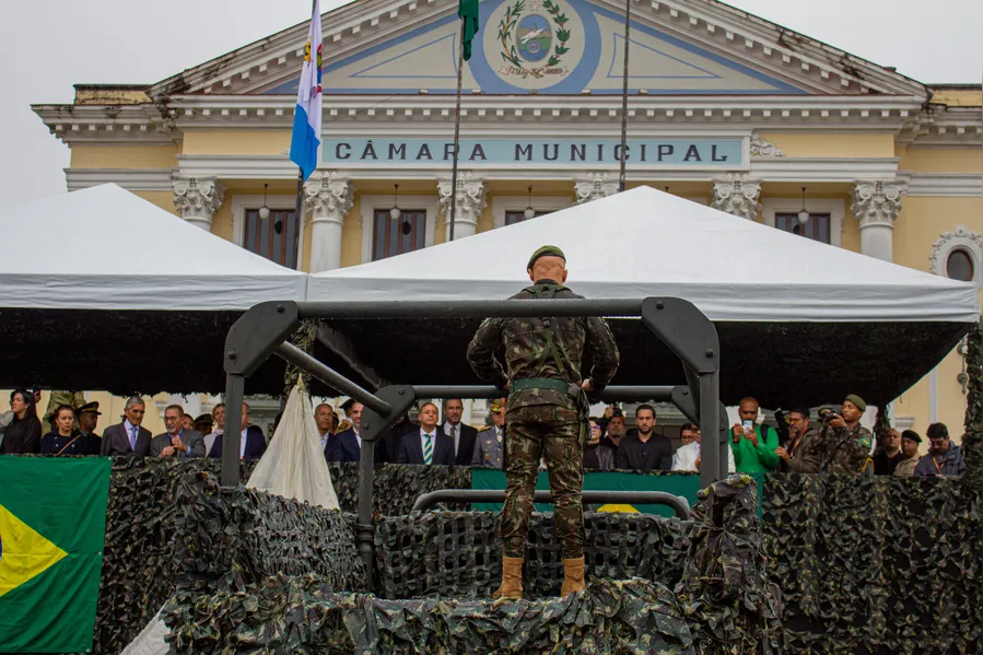Tradicional desfile cívico-militar marca feriado de 7 de Setembro em Niterói; confira fotos