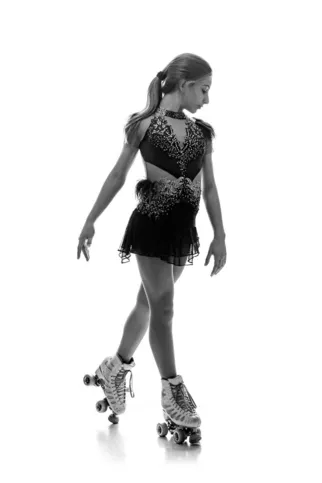 Luiza tem apenas 16 anos e vai competir na modalidade Senior da patinação artística