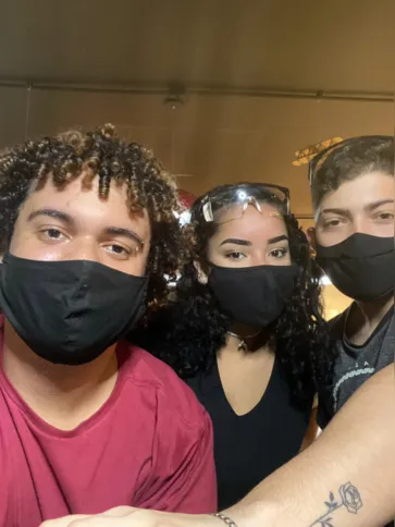 Os estudantes da Firjan, Carlos Eduardo, Rafaella e Daniel desenvolveram o projeto finalista da FEBRACE