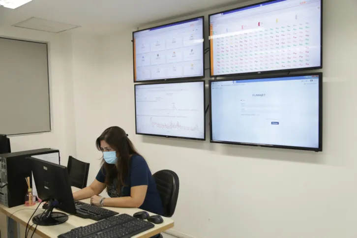 Na prática, a implantação do sistema ajuda no monitoramento e na análise das informações relacionadas aos agravos e acontecimentos emergenciais