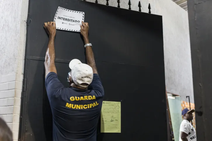 Mais de mil pessoas se aglomeravam durante show de pagode
