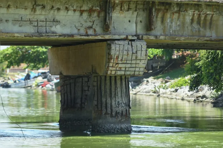 A decisão foi baseada num laudo onde se constatou que há o desprendimento de placas de concreto da ponte