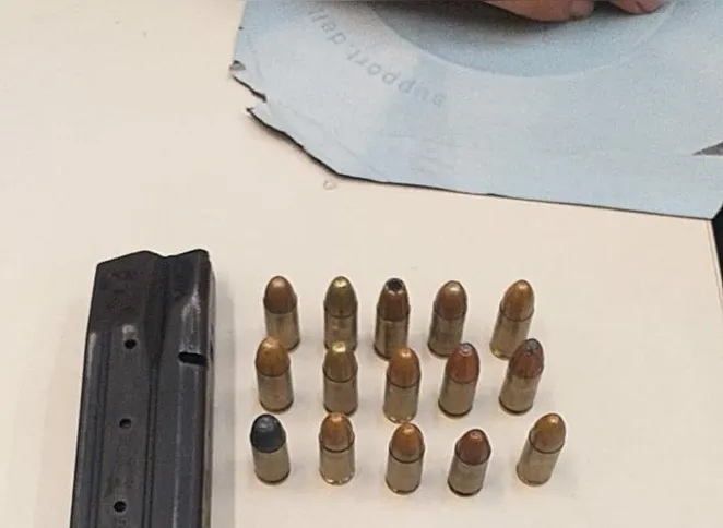 Na fuga os criminosos perderam um carregador de pistola e 15 munições intactas 