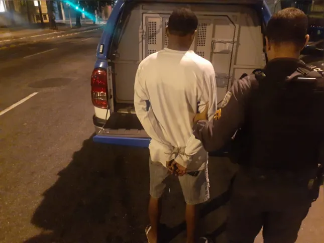 le foi preso e conduzido para a 76° DP (Centro)
