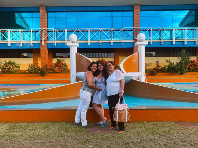 Este foi o dia em que Ana e sua família fizeram a matrícula na universidade de medicina 