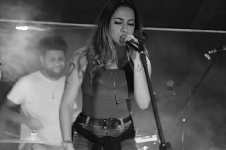 Stephanie Zanandrais é cantona pop