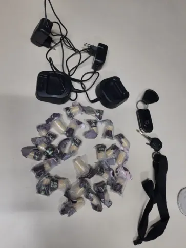 No veículo, foram encontradas drogas 