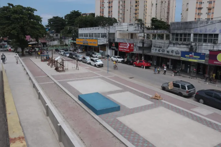 Uma praça foi construída no local onde seria a Linha 3 do Metrô