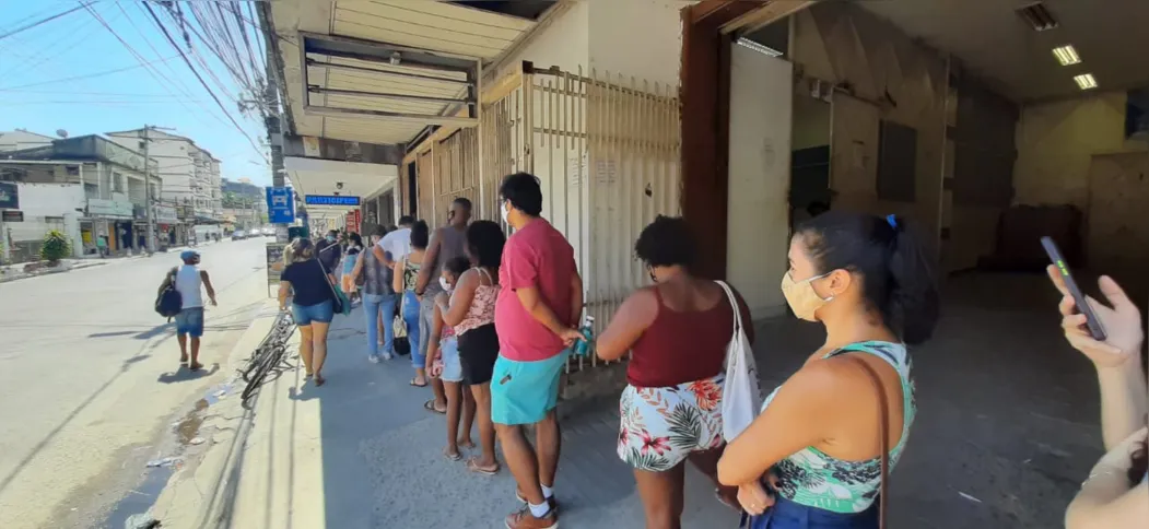 Pessoas se aglomeram nas filiais dos Correios em SG 