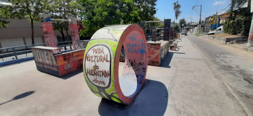 A Praça Chico Mendes é abrigo de moradores de rua hoje