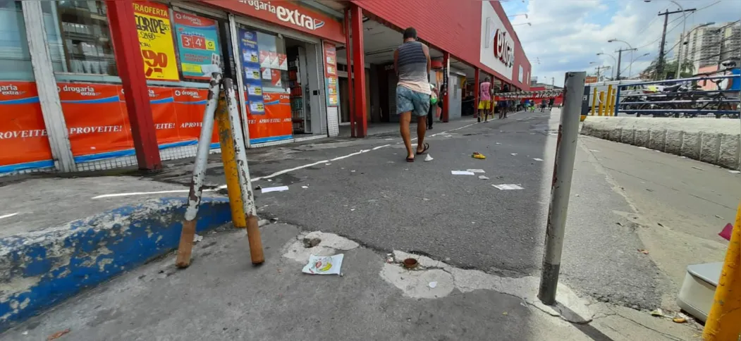 Mesmo sendo removíveis, nem todos os cadeirantes conseguem retirá-los por falta de força nos membros superiores