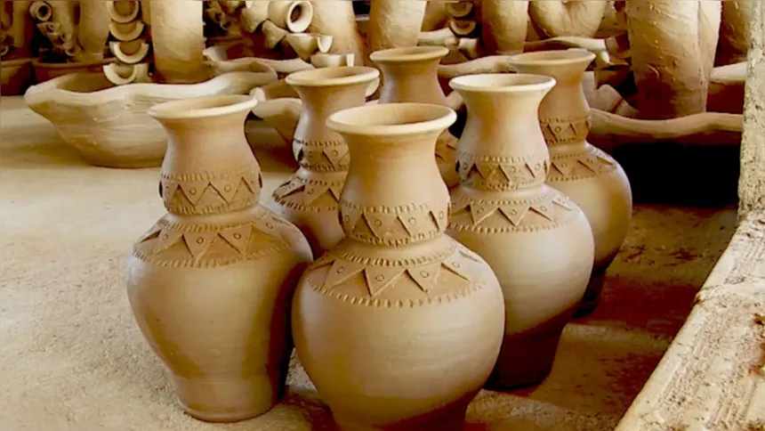 Para as filmagens, os produtores visitaram oleiros que trabalham com vasos e peças mais delicadas