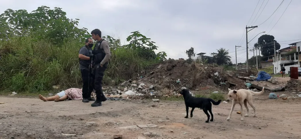Corpo foi abandonado próximo a um lixão a céu aberto